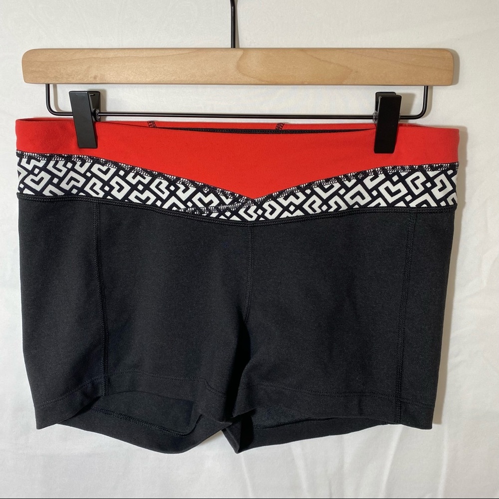 Lucy powermax shorts hatha collection size M